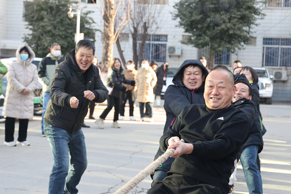 凝繩聚力齊奮進(jìn) 力拔山河展英姿——公司拔河比賽圓滿結(jié)束